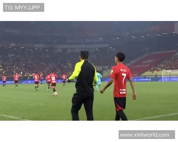 香港足球明星队开场音乐震撼全场点燃激情引领球迷共襄盛举